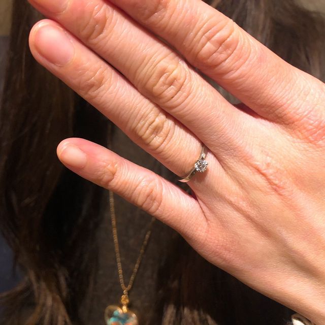 【鎌倉彫金工房の口コミ】 いろんなお店を周り、様々な婚約指輪を見比べていたのですが、元々ブラン…