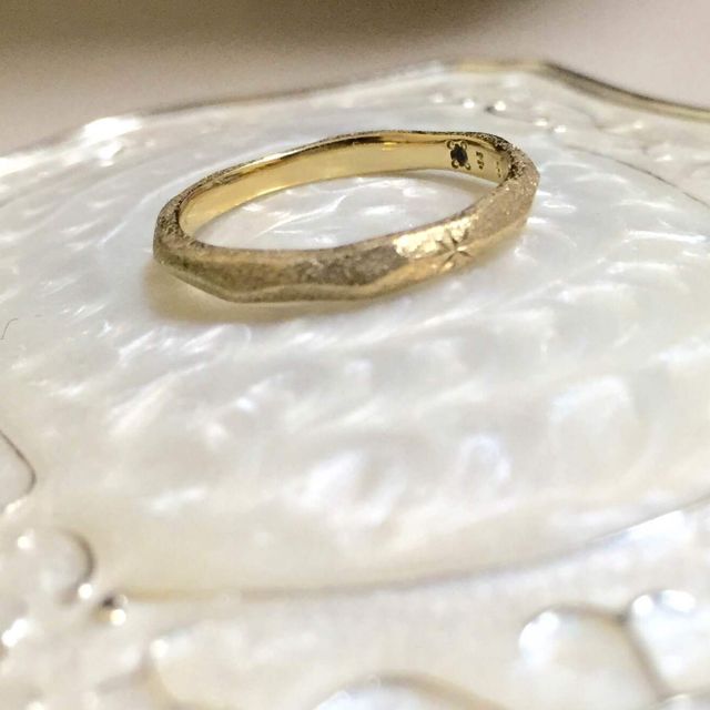 【CAFERING(カフェリング)の口コミ】 細身のゴールドの指輪にしたくて、ネットなどで色々と探していましたがな…