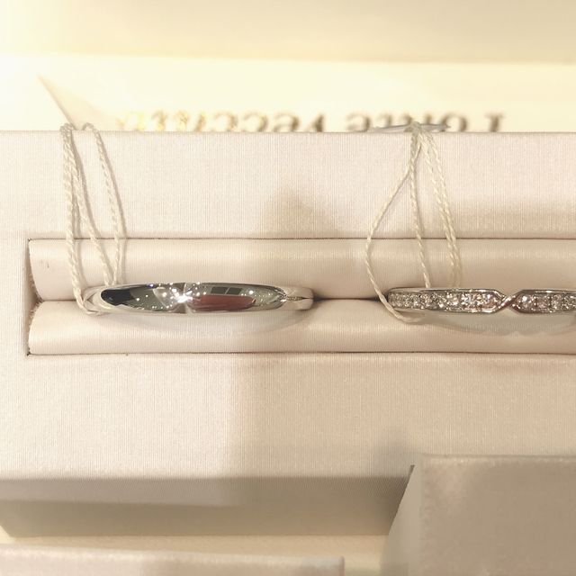 【Ponte Vecchio(ポンテヴェキオ)の口コミ】 中心にしぼりがあり、再度にはダイヤがちりばめられています。サイドまで…