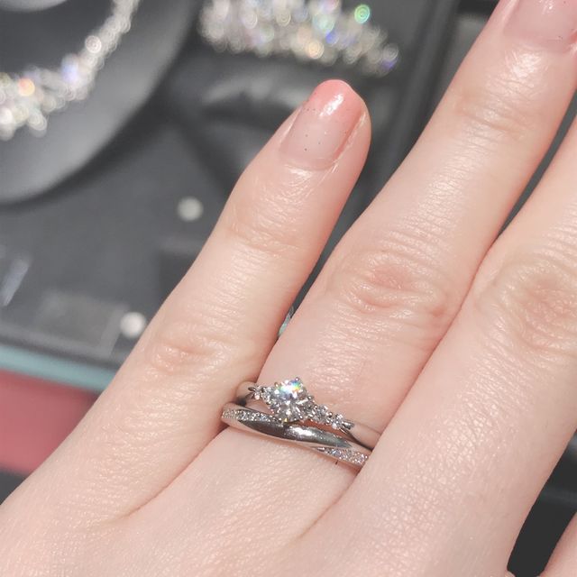 【エクセルコダイヤモンド(EXELCO DIAMOND)の口コミ】 結婚指輪なら、絶対シンプルで違和感がないストレート！と思っていたので…