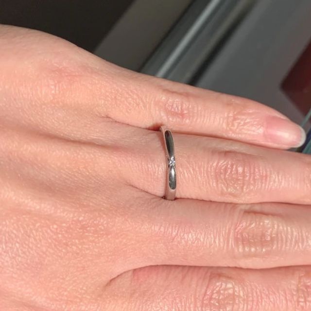 【エクセルコダイヤモンド(EXELCO DIAMOND)の口コミ】 シンプルで上品な一粒ダイヤのリングで日常的に使いやすいデザインです。…