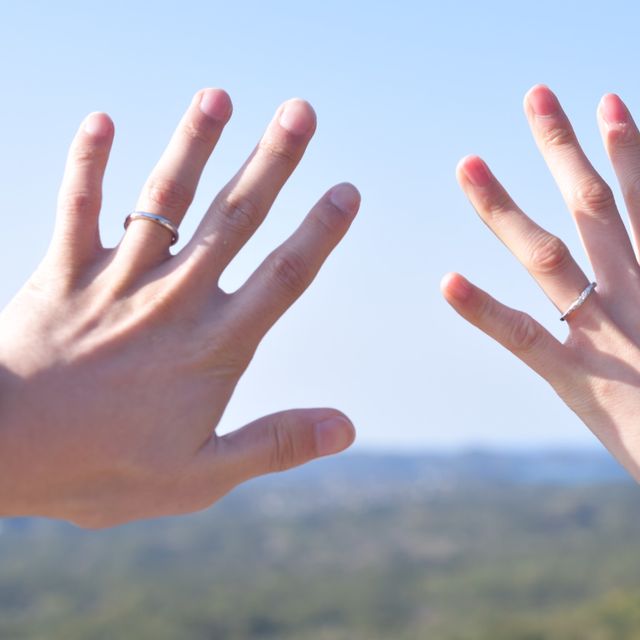 【銀座ダイヤモンドシライシの口コミ】 うねりがある指輪に少しダイヤがあるタイプの指輪を探していたので、希望…