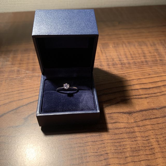 【銀座ダイヤモンドシライシの口コミ】 私の購入した銀座ダイヤモンドシライシの婚約指輪はプロポーズリングで、…