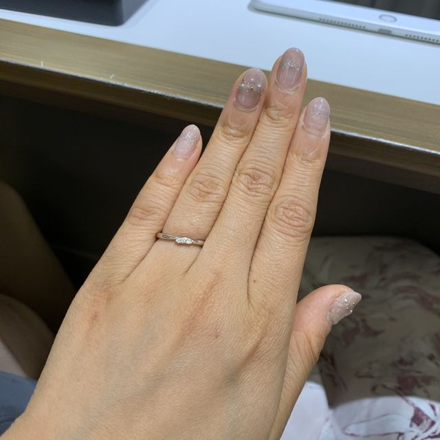 【ラザール ダイヤモンド(LAZARE DIAMOND)の口コミ】 BAYBERRYというデザインです。形はウェーブで、真ん中にギュッと石が詰ま…