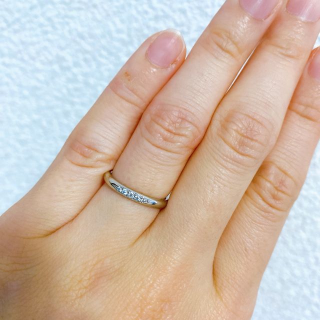 【銀座ダイヤモンドシライシの口コミ】 シンプルかつストレートで
ダイヤモンドが入っているデザインを
探してい…