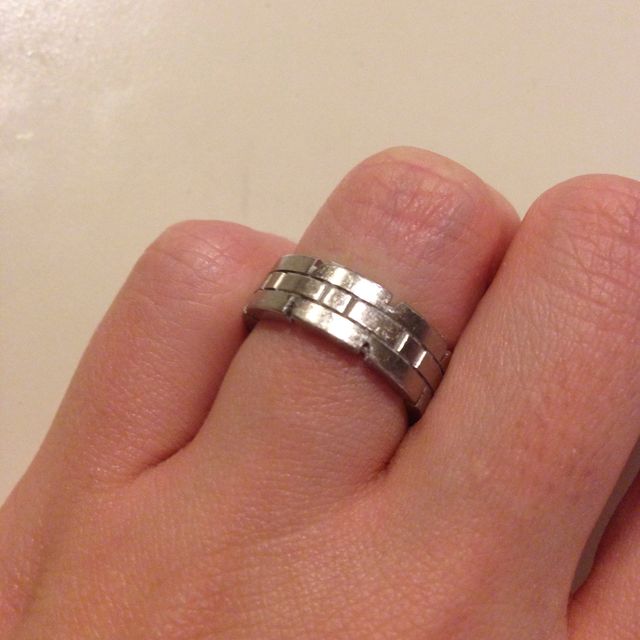 【カルティエ(Cartier)の口コミ】 素材がホワイトシルバーの割に高価です。結婚指輪なので プラチナを希望し…