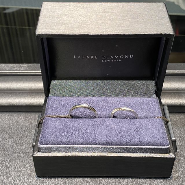 【ラザール ダイヤモンド(LAZARE DIAMOND)の口コミ】 通常の形であると指の奥まではめてみると、見た目が斜めになる事に私自身…