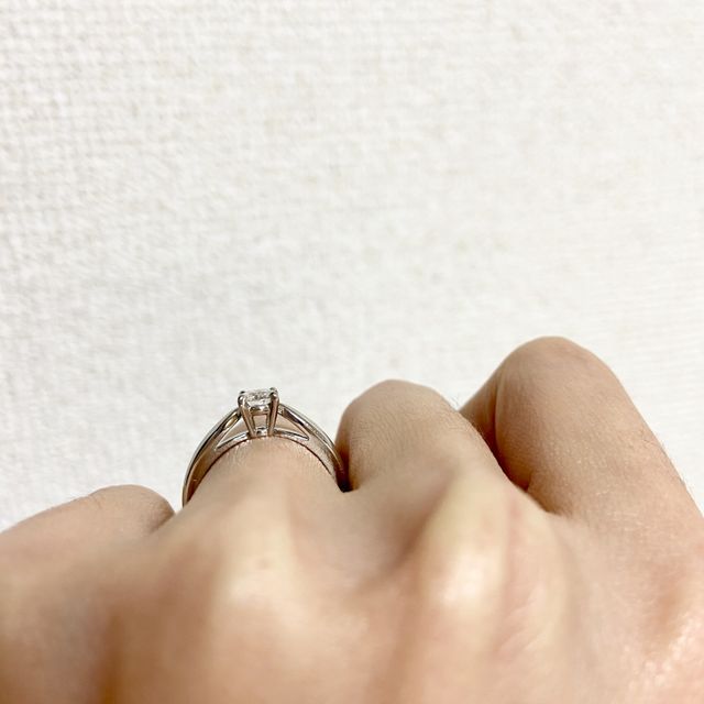 【ヴァン クリーフ＆アーペル(Van Cleef & Arpels)の口コミ】 丸みがあり、つけ心地が大変良かったのと、リングの太さが私の大きめの手…