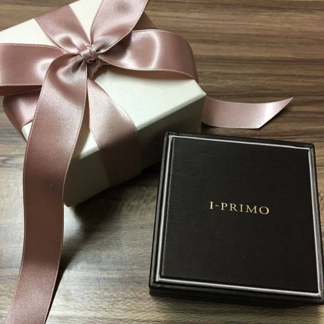 【アイプリモ(I-PRIMO)の口コミ】 ２つを揃えるとハートモチーフが鏡合わせのデザインで、2人とも気に入りま…