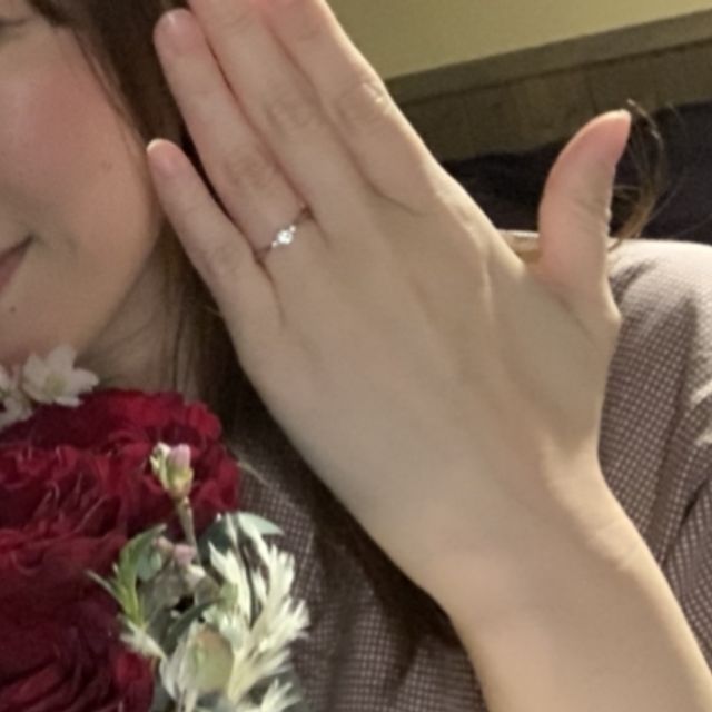 【ラザール ダイヤモンド(LAZARE DIAMOND)の口コミ】 特別な日につけられる華やかなものが欲しかったからです。ネットで事前に…