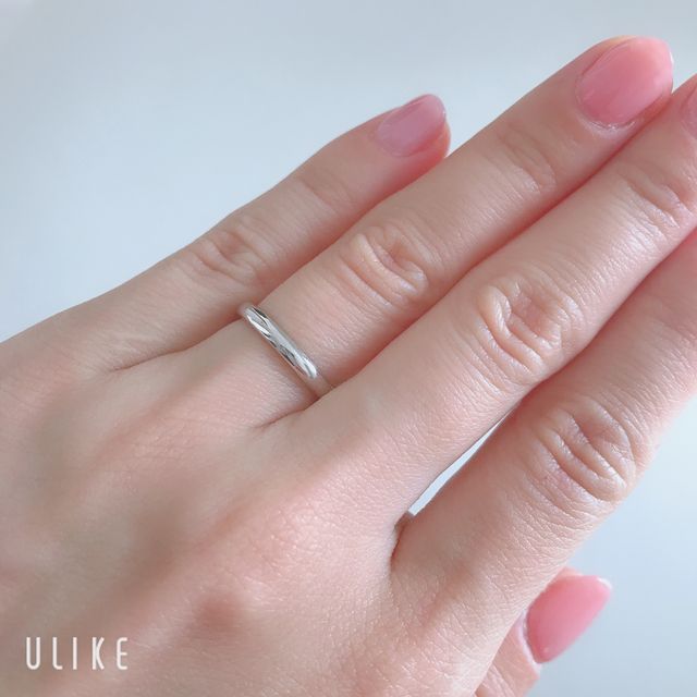 【ラザール ダイヤモンド(LAZARE DIAMOND)の口コミ】 指輪のデザインは何のデザインも無い物を探していた為着け心地を重視して…