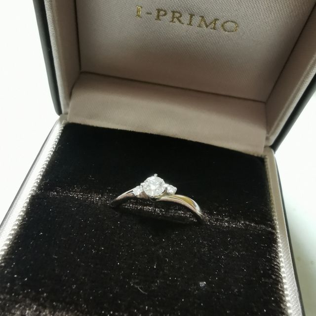 【アイプリモ(I-PRIMO)の口コミ】 色んな指輪を付けさせてもらい、一番ダイヤの輝きが良かったように思いま…