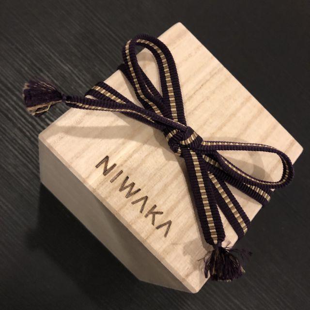 【俄(にわか)の口コミ】 細身のデザインで、指につけた時の見え方が綺麗な指輪を探していました。…