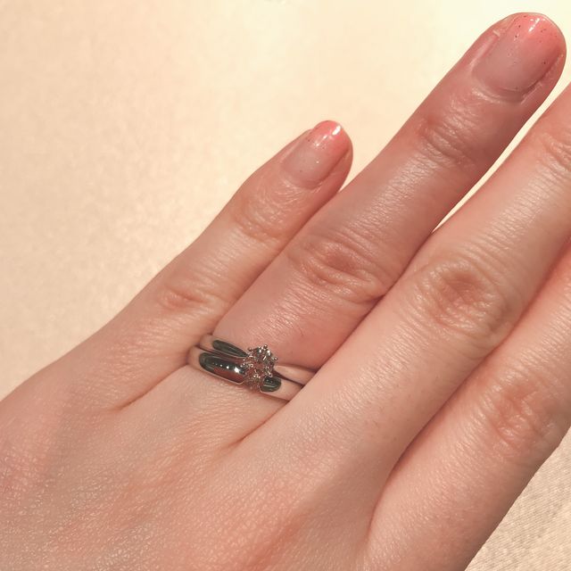 【TASAKI(タサキ)の口コミ】 シンプルなストレートラインで真ん中に一粒ダイヤがあるデザインです。ダ…