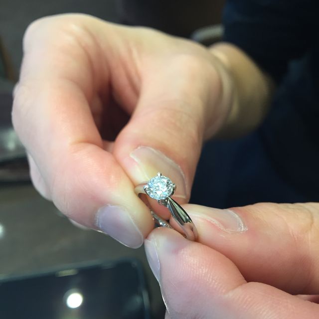 【エクセルコダイヤモンド(EXELCO DIAMOND)の口コミ】 王道は６つ爪タイプと聞いていたが、なんとなく他と違いを出したくて４つ…