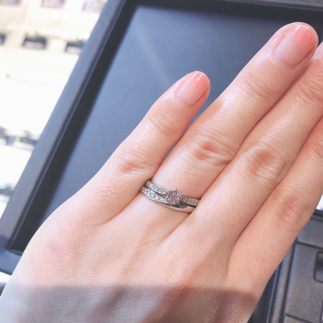 【ROYAL ASSCHER(ロイヤル・アッシャー)の口コミ】 ウェーブデザインですが、ストレート好みの私でも気づかなかったくらいス…