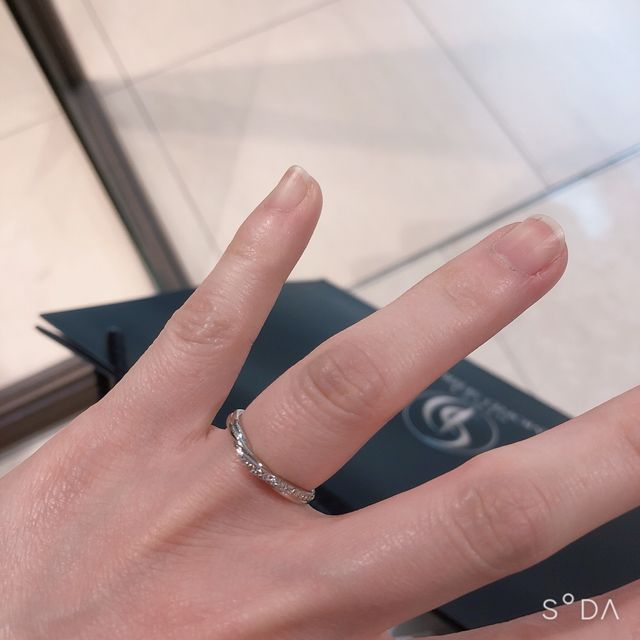 【銀座ダイヤモンドシライシの口コミ】 華やかで素敵なデザイン。使われてるダイヤモンドやプラチナも良質に思え…