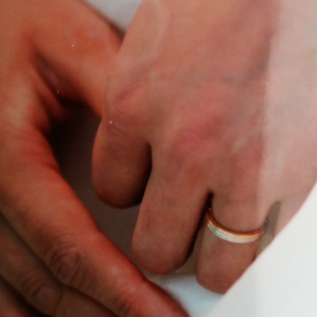 【AHKAH(アーカー)の口コミ】 リングが2つに分かれていて、色を自分たちで選ぶことができた点です。私た…