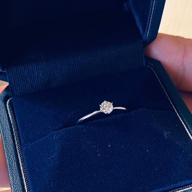 【銀座ダイヤモンドシライシの口コミ】 キラキラ輝いており値段もお買い得で綺麗だったからです。定員さんの対応…