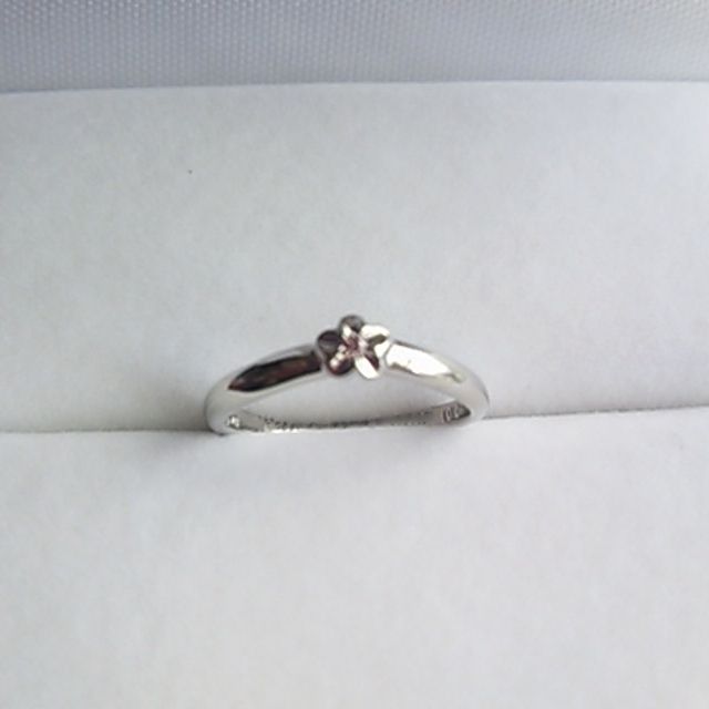 【サマンサティアラブライダル(Samantha Tiara Bridal)の口コミ】 ディズニーコラボのデザインでミニーちゃんの帽子のお花がワンポイントで…