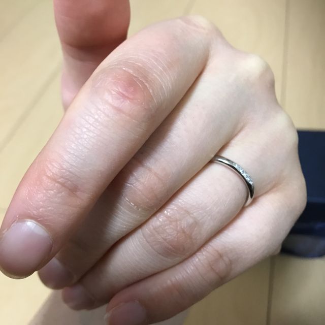 【銀座ダイヤモンドシライシの口コミ】 たくさんのものを試着した中で決め手となったのは指が綺麗に見えるデザイ…