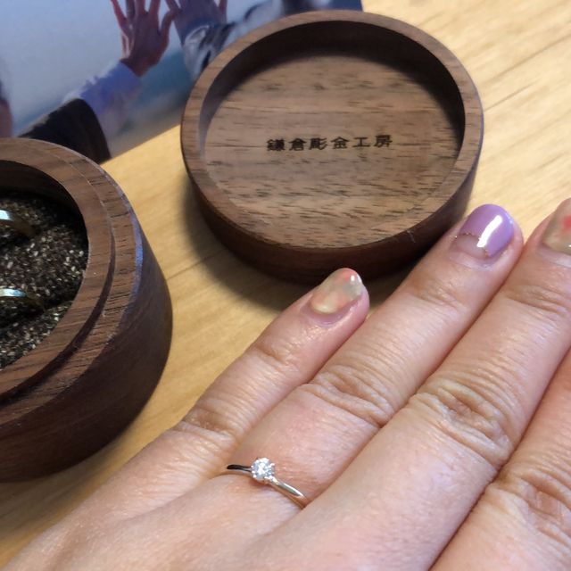 【鎌倉彫金工房の口コミ】 指輪のデザインは婚約指輪はピンクゴールドでダイヤをつけ、結婚指輪はゴ…