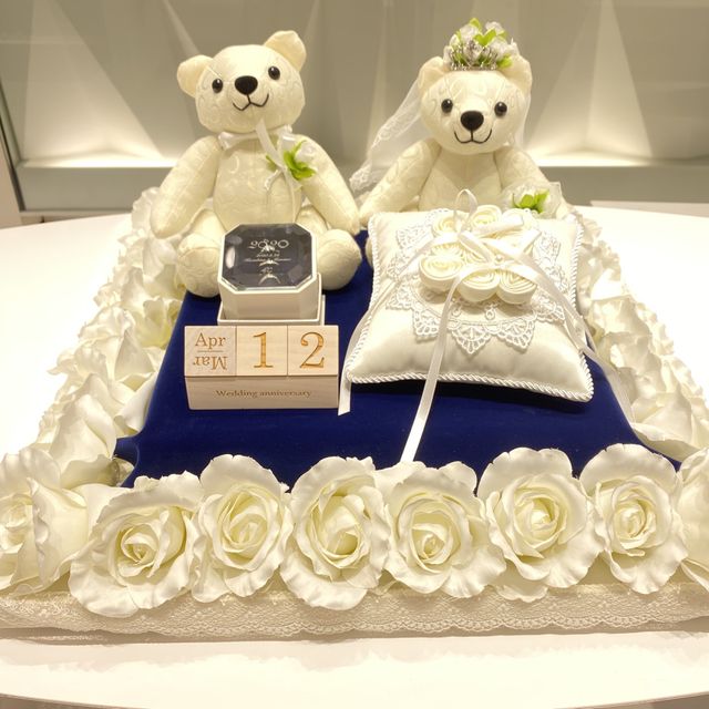 【4℃ BRIDAL(ヨンドシーブライダル)の口コミ】 カーブがかった指輪が好みで探していましたが、男性はやはり少しカーブに…