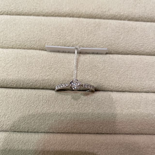 【TRECENTI(トレセンテ)の口コミ】 他にはないフローラのデザインが可愛かったため。また、他のブランドに比…