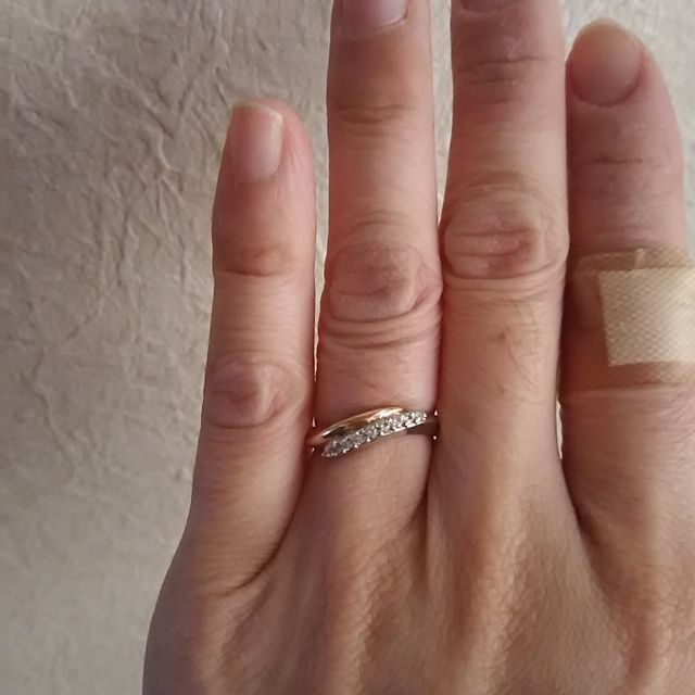 【アイプリモ(I-PRIMO)の口コミ】 婚約指輪がない代わりに結婚指輪はダイヤのついた豪華なものにしたいと決…