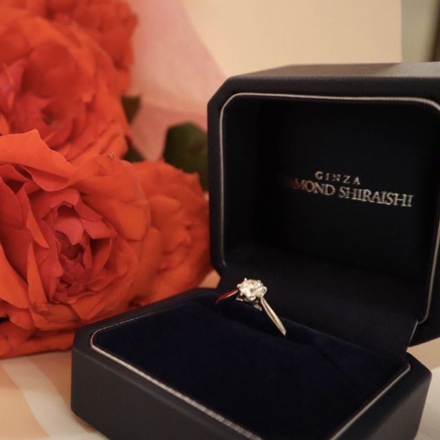 【銀座ダイヤモンドシライシの口コミ】 一緒に観に行った際に、さまざまな指輪を試着させていただいた中で、彼女…