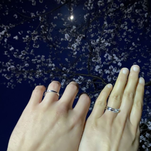 【4℃ BRIDAL(ヨンドシーブライダル)の口コミ】 婚約指輪とのセットリングなのが1番の決め手になりました。
ダイヤの数が1…