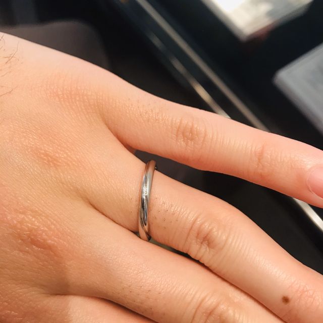 【銀座ダイヤモンドシライシの口コミ】 色々な指輪を試着する中で、なかなか妻と意見が合う商品が無かったのです…