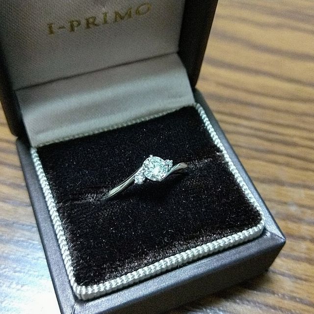 【アイプリモ(I-PRIMO)の口コミ】 彼からプロポーズのサプライズでいただいた指輪なのですが、一目観た瞬間…