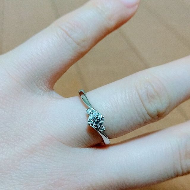 【アイプリモ(I-PRIMO)の口コミ】 彼からプロポーズのサプライズでいただいた指輪なのですが、一目観た瞬間…