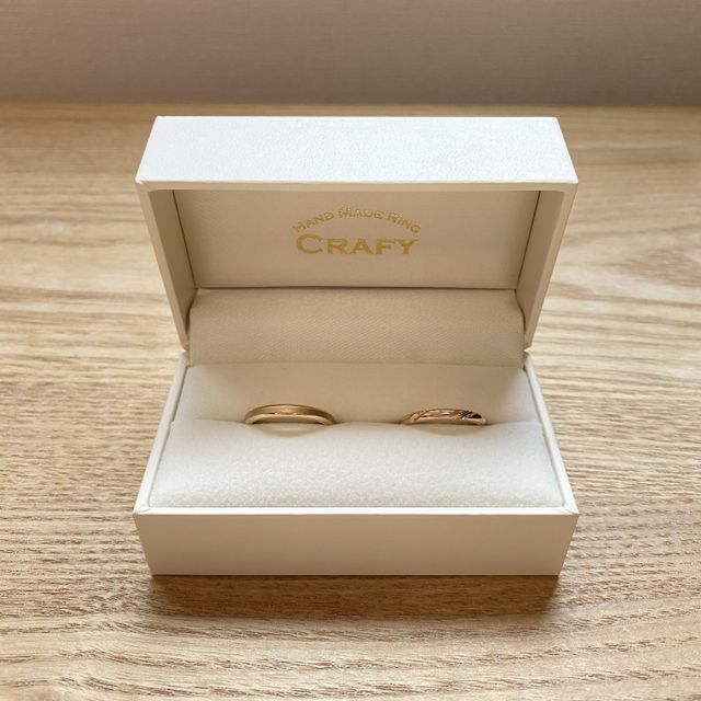 【CRAFY(クラフィ)の口コミ】 2人ともゴールド系の指輪が欲しいと思って探していました。既製品だとゴー…