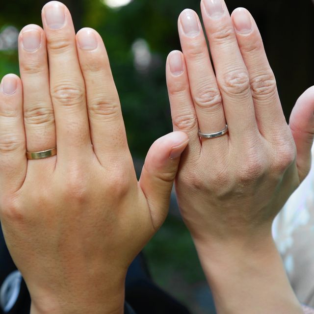 【AbHeri(アベリ)の口コミ】 私はもともと石なしで金属光沢のあるシンプルな結婚指輪が理想でした。と…