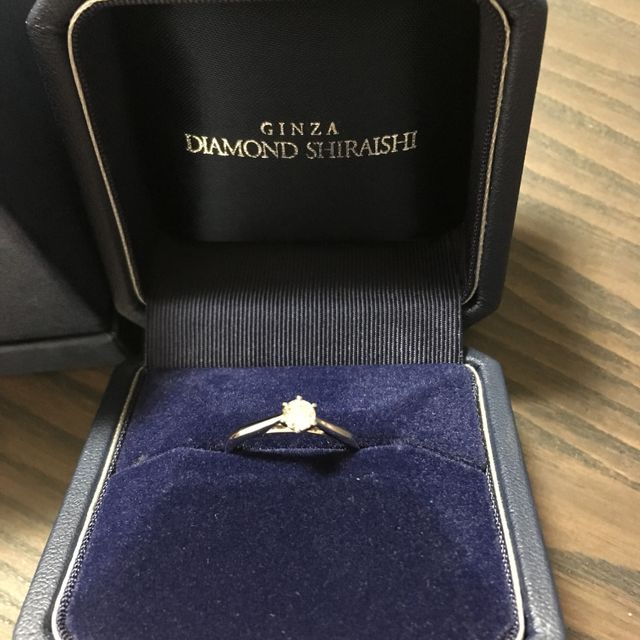 【銀座ダイヤモンドシライシの口コミ】 シンプルなデザインがたくさんあったが、ダイヤモンドを輝かせるには、光…