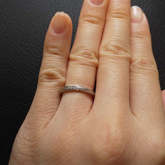 【銀座ダイヤモンドシライシの口コミ】 小さいダイヤがついているデザインはどの店舗も沢山ありましたが、ダイヤ…