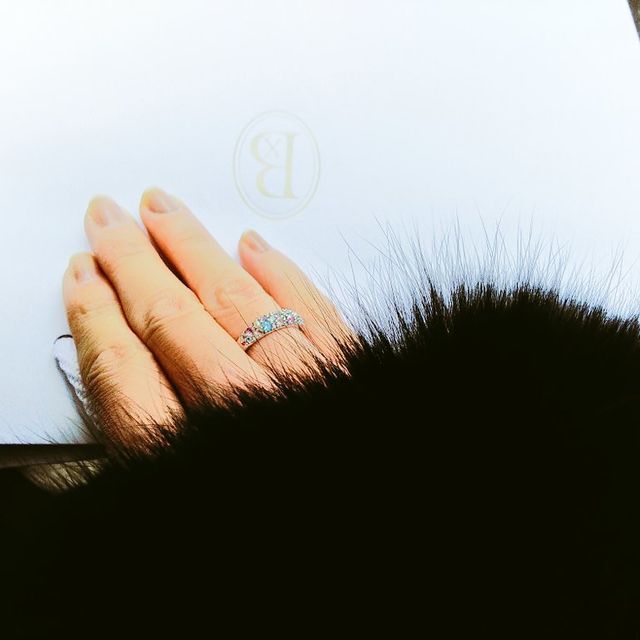 【Bizoux(ビズー)の口コミ】 ウェブで見た時に、月夜を連想させる32石の色使いがすごく綺麗。
パールや…