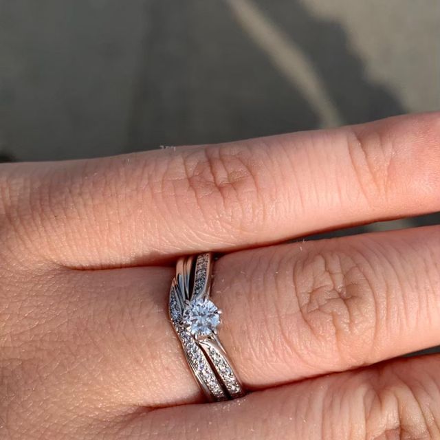 【銀座ダイヤモンドシライシの口コミ】 ぴったり重なる指輪、つけ心地、輝き、デザイン、見えないところもかわぃ…