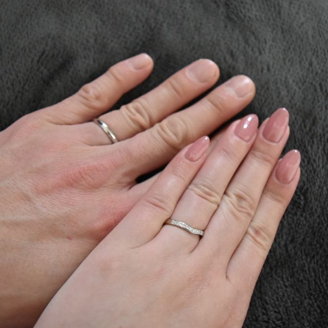 【銀座ダイヤモンドシライシの口コミ】 ハーフエタニティ、Vカットで結婚指輪を探していて、
他の所をたくさん見…