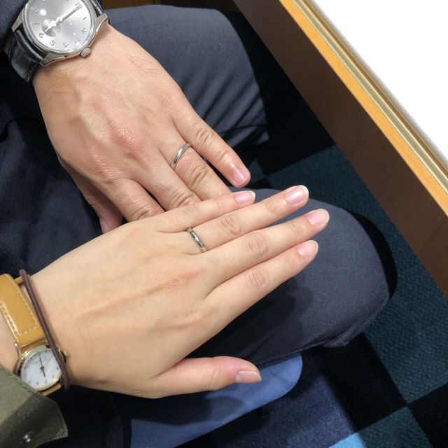 【銀座ダイヤモンドシライシの口コミ】 デザインは、丸みを帯びていて太さが選べるます。
太さも幅広かったです。…