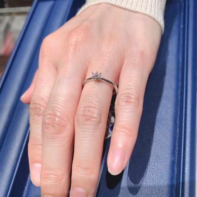 【銀座ダイヤモンドシライシの口コミ】 普段指輪をつけないのでイメージがつかなかったのですが、いくつか試着さ…