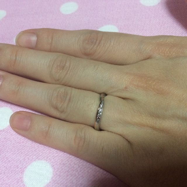 【ケイウノ ブライダル(K.UNO BRIDAL)の口コミ】 自分で形、入れる石を決める事が出来た。
今回、左斜めにピンクゴールドの…