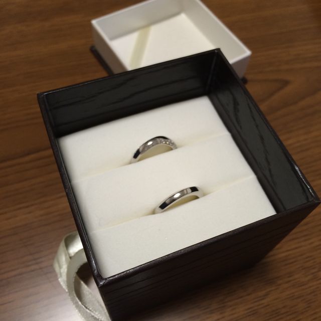 【カオキ　ダイヤモンド専門卸直営店の口コミ】 ダイヤがリングの側面に11個が両側に付いていて、指輪自体に良い夫婦にな…