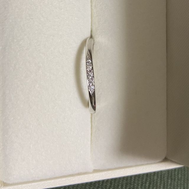 【RosettE(ロゼット)の口コミ】 指輪の厚みが薄く、つけても違和感がないです。
最後に２択で迷いましたが…