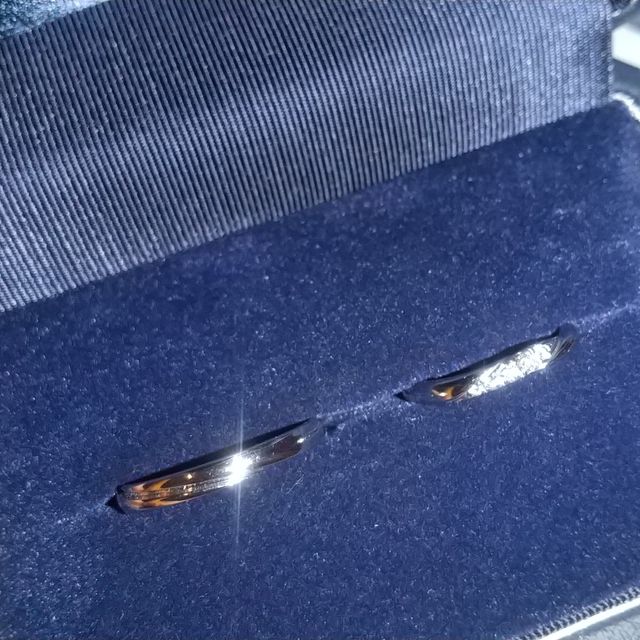 【銀座ダイヤモンドシライシの口コミ】 ティファニーやカルティエに憧れましたが、デザイン重視でこれにしました♡…