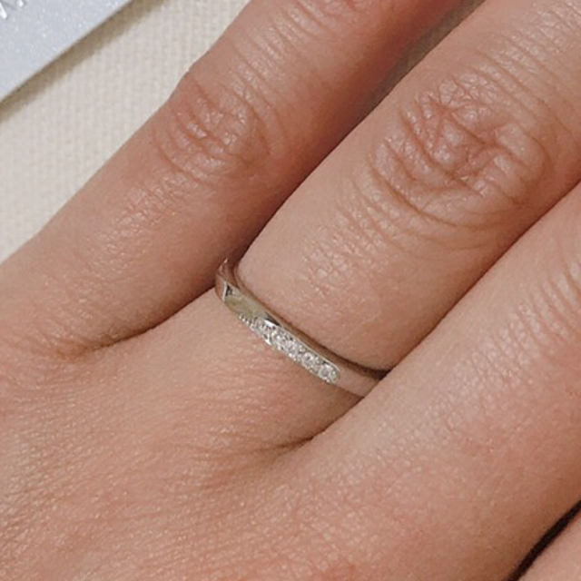 【アイプリモ(I-PRIMO)の口コミ】 細めの指輪を所望されていたのでこちらの商品となりました。中に小さいで…