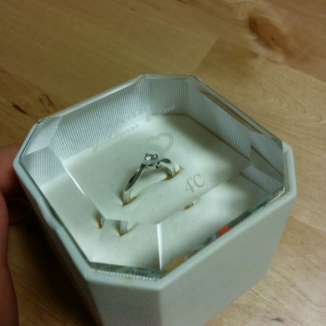 【4℃ BRIDAL(ヨンドシーブライダル)の口コミ】 シンプルなデザインを探して数件見て回ったのですが最も気に入ったデザイ…