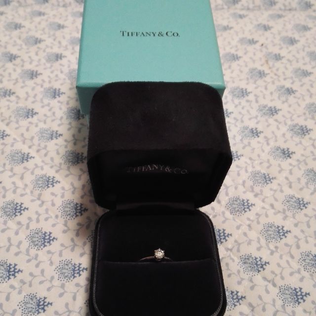 【ティファニー(Tiffany & Co.)の口コミ】 当時お付き合いをしていた旦那にかねてから婚約指輪はいらないと話してい…